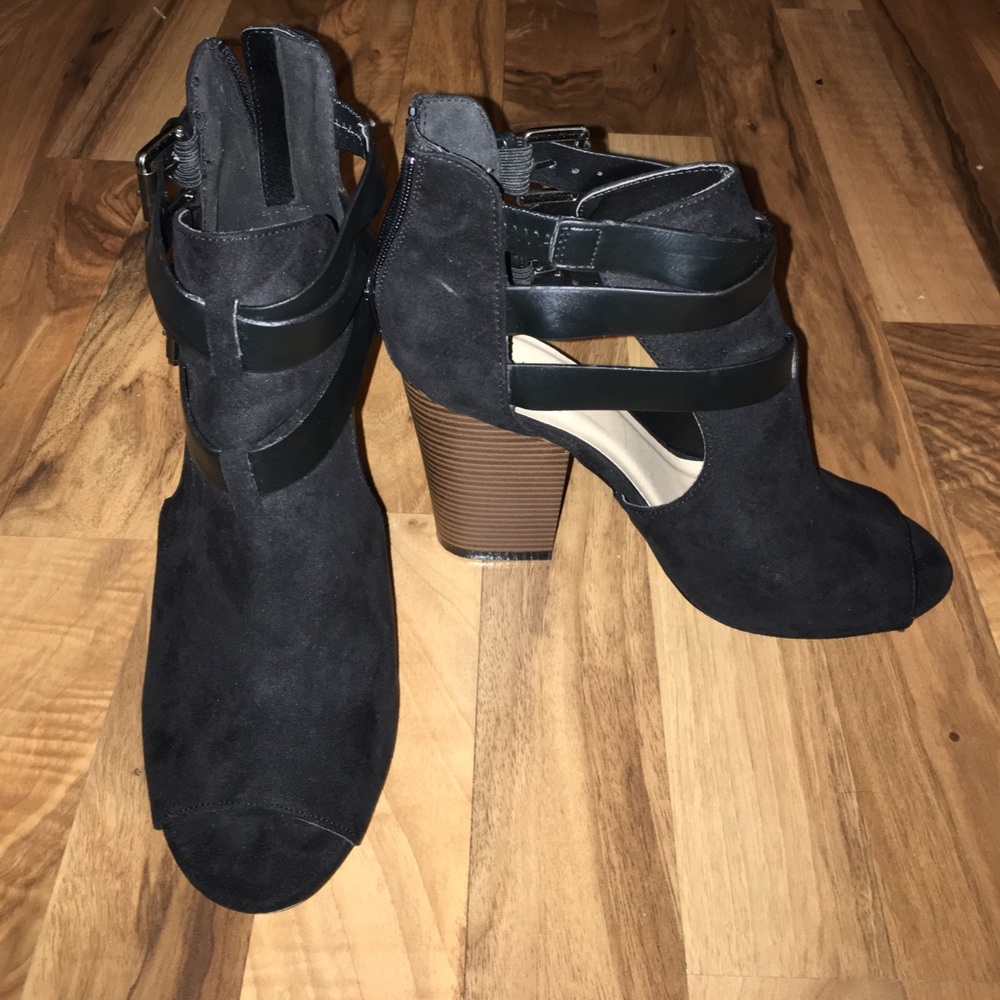 🖤BLACK PEEP TOE BOOTIES🖤